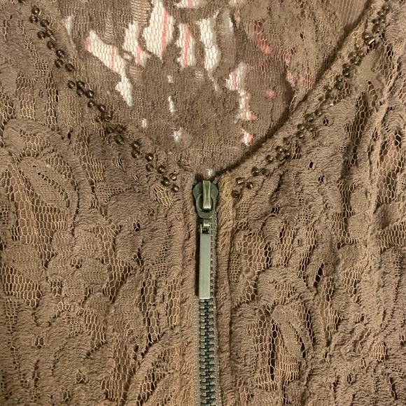 BKE (Buckle) Boutique zip front lace vest. Size L - Picture 3 of 10